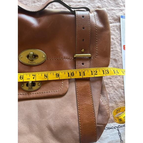 Vintage Fossil Two Tone Brown Leather Messenger Saddle Bag - Picture 9 of 11
